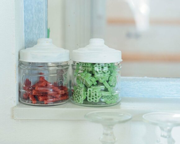 おそろいのキャニスターに入れることで落ち着きが生まれます