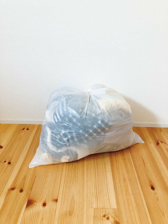 衣類の入った袋