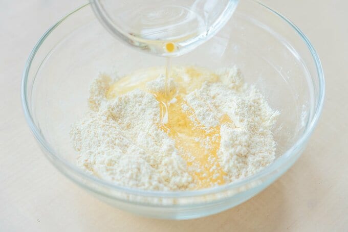 油の入ったボウル