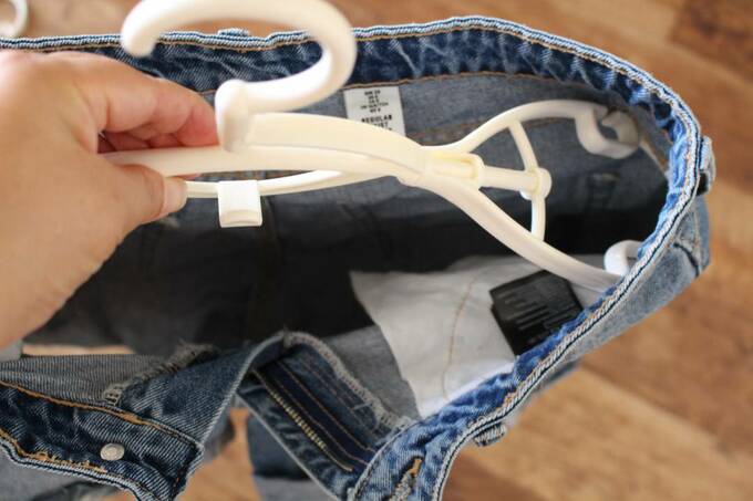 厚手のデニムのパンツを干してみました