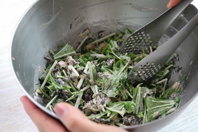 ボウルにミックスビーンズと水菜など