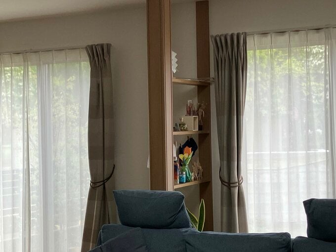 リビング入り口から見た棚