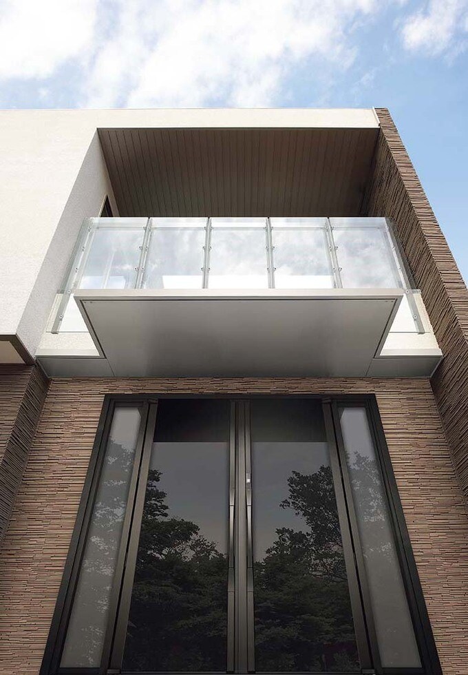 全面ガラス仕上げの玄関ドア