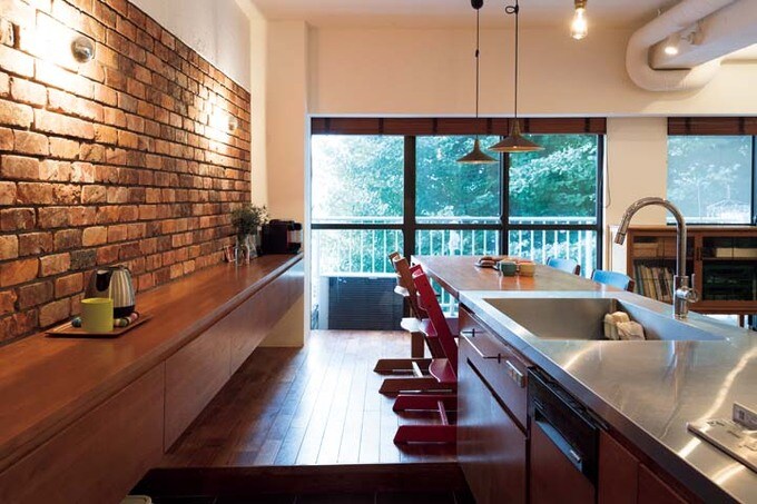 バックカウンターを設けたダイニングキッチン