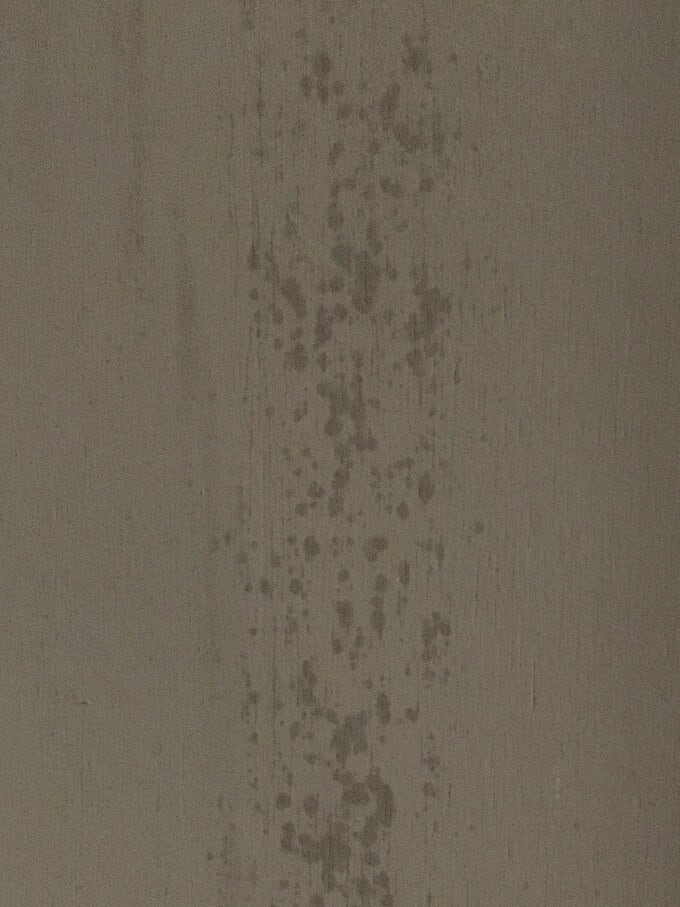 下地の奥に隠れていたアクが浮き出てきたところ