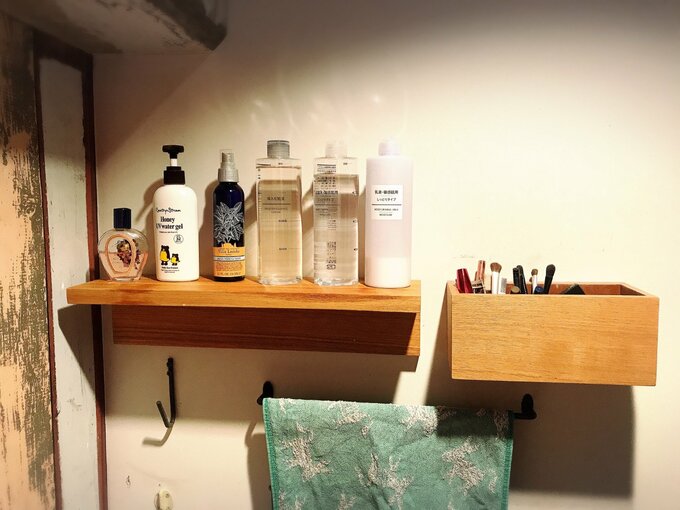 無印良品の「壁に付けられる家具」で見せる収納