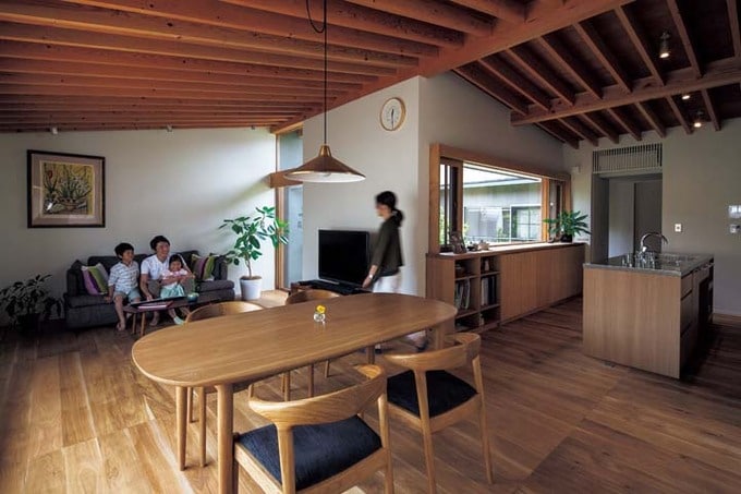 リビングに家族