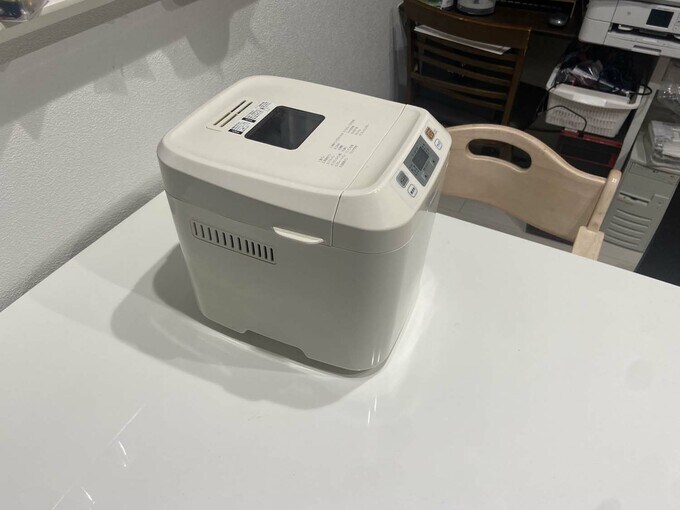 テーブルでパンづくり