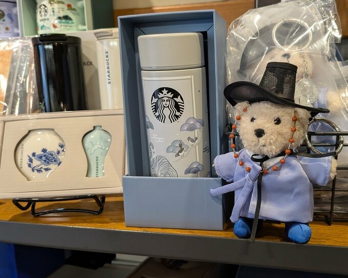 パジチョゴリを着た韓国版ベアリスタ