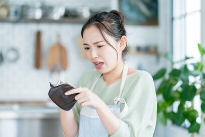 家族4人暮らし「毎月赤字」家計に悩む。貯蓄で住宅ローンを返すのはNGな理由