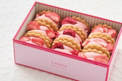 京都・有名焼き菓子店「イチゴのバターサンド」を実食。箱を開けた瞬間歓喜、サクサク×甘酸っぱいおいしさ