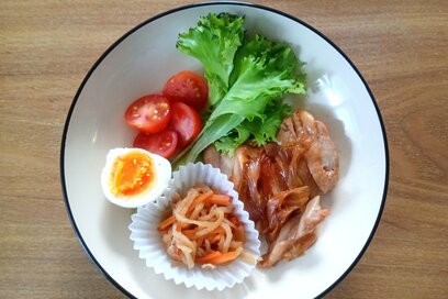 50代、「洗い物をとことん減らす」献立の工夫4つ。肉はキッチンバサミでカット、盛りつけはワンプレートでズボラでも続く