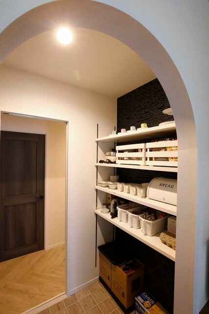 （P62-右下パントリーから廊下を見る）