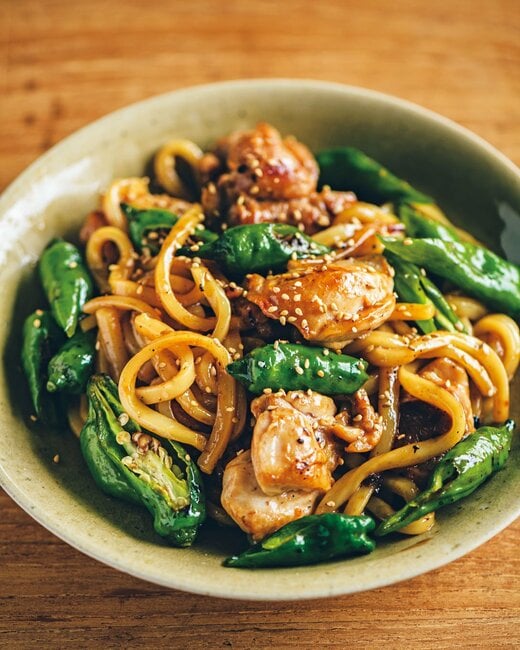 鶏肉とシシトウのしょうゆ焼きうどん