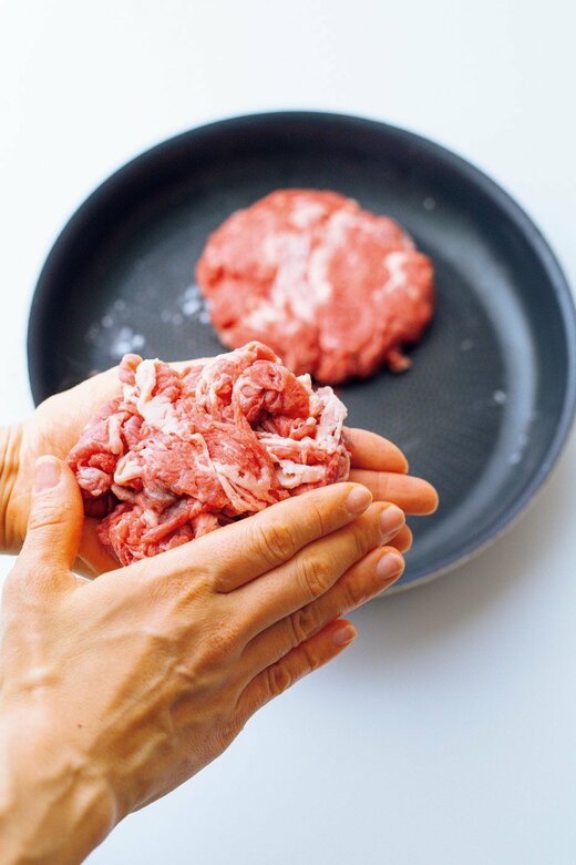 肉だねこねる画像