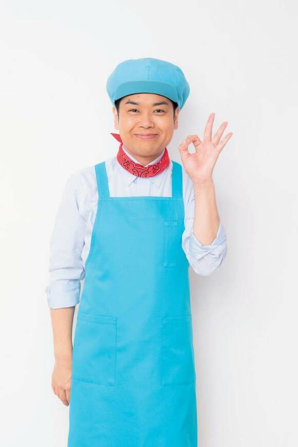 水色エプロン男性