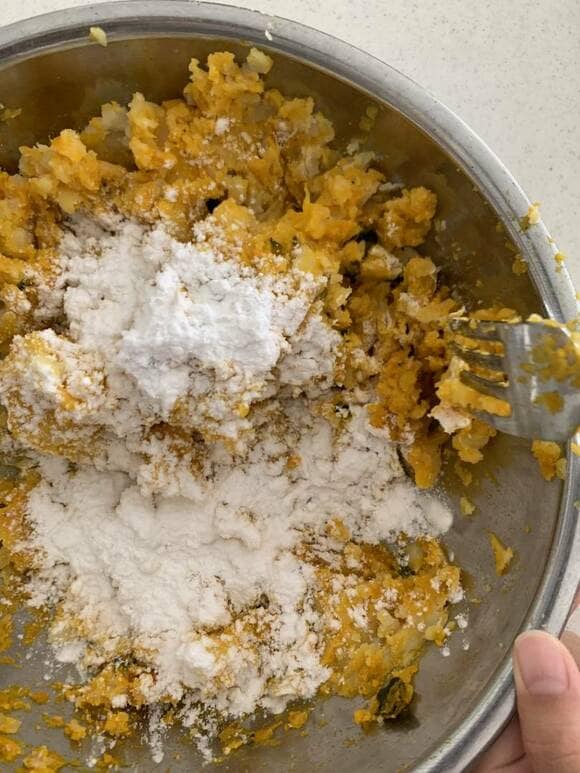 片栗粉を入れる