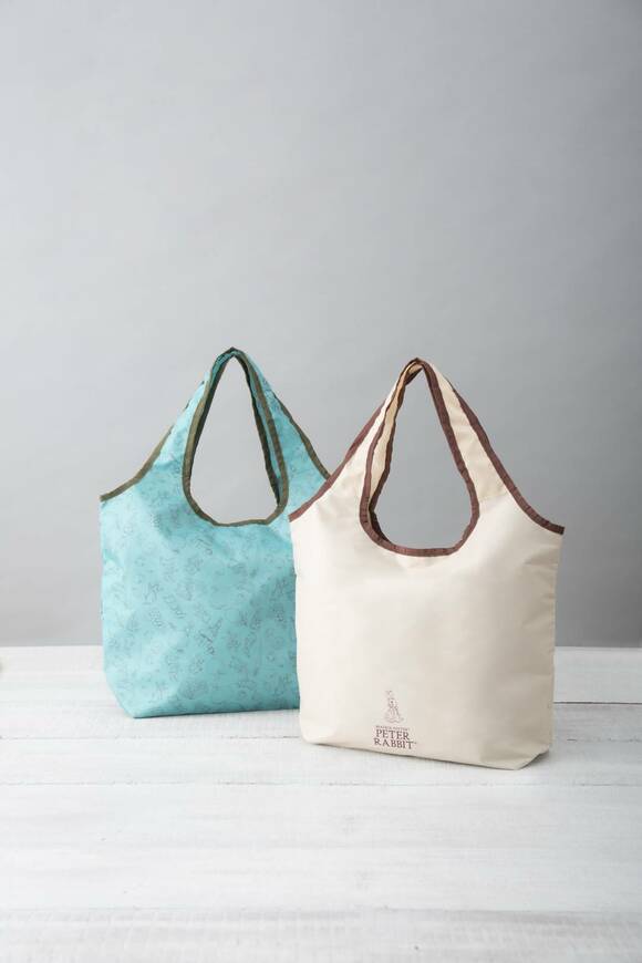 青バッグとベージュバッグ