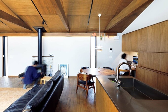 無垢材と色にこだわったLDK