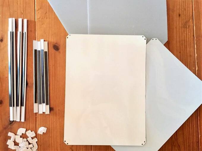 マグネットボードとはがせる両面テープ