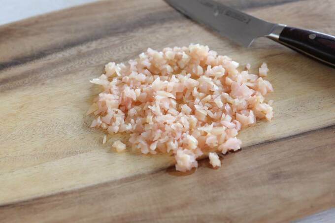 みじん切りにした新ショウガの甘酢漬け