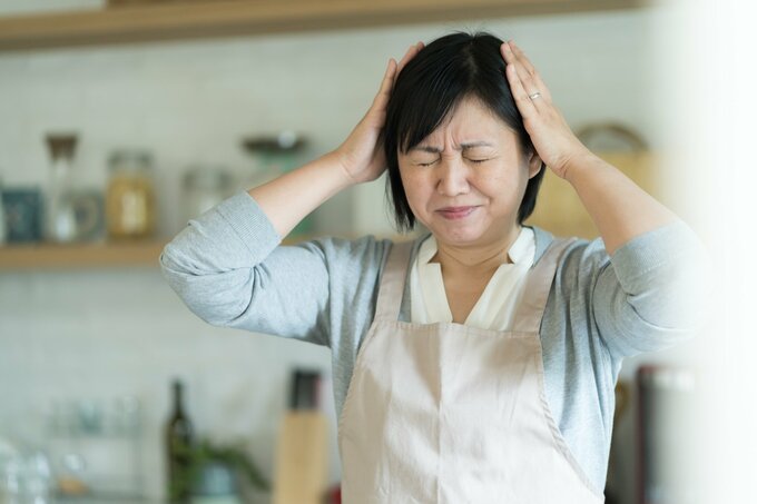 落ち込んでいる女性