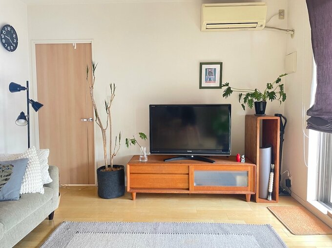 【Before】壁面をふさいでいた大型テレビ