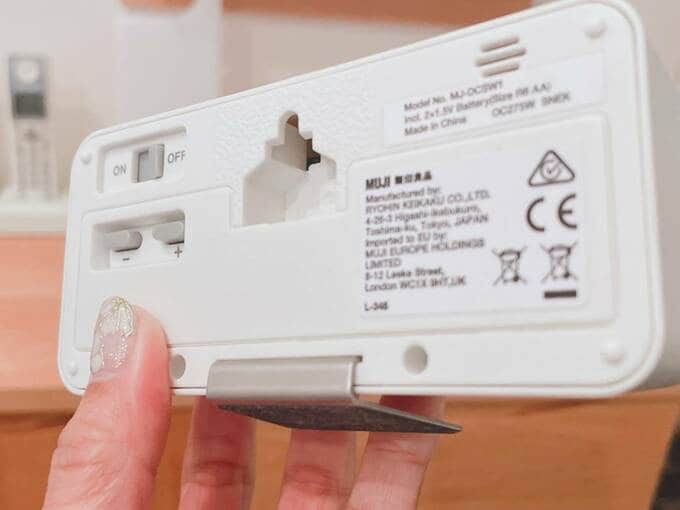 デジタル時計の底面