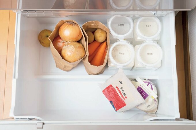 冷蔵庫内タマネギニンジンなど
