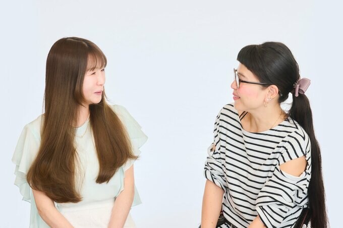 お客さんとお話しする美容師