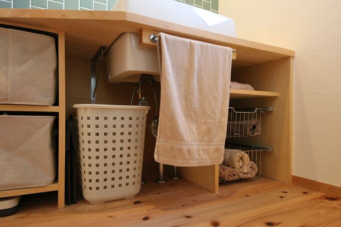 洗面カウンター下部は収納