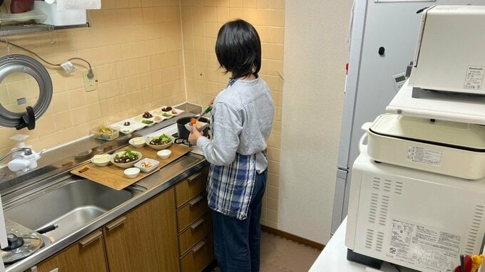 食事の準備をするみさきさん