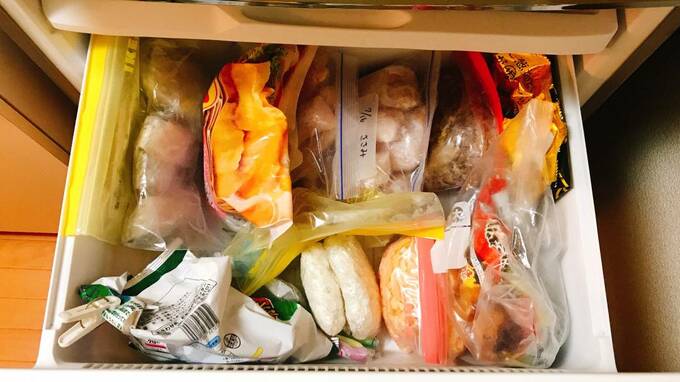 コストコの冷凍食品で圧迫されている冷凍庫の中の様子