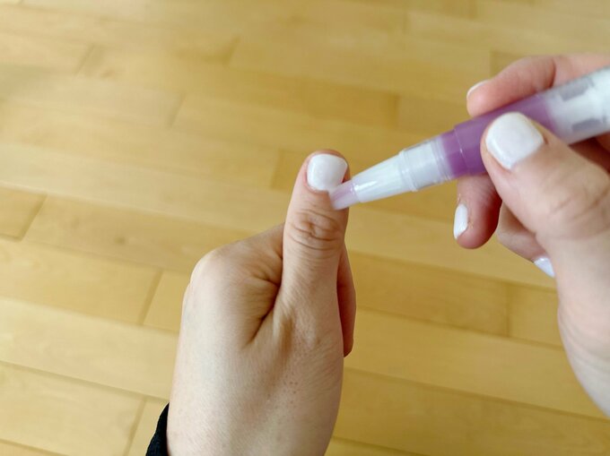 ネイルケア塗る最中