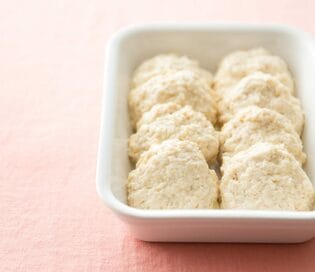 ゴマ油が食欲をそそる「ふわふわ豆腐ハンバーグ」！レンチン6分でジューシーに