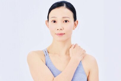 肩こりや首こりとさらば！各1分でできる「胸鎖乳突筋ほぐし＆肩押し＆脇つかみ」