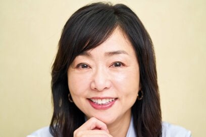 68歳・美容のプロが「愛するコスメ」6つ。2種類のチークを入れて、幸せオーラを引き出す