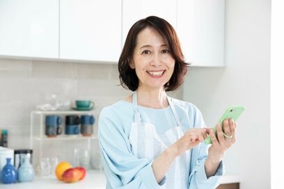 50代、長年の「足組みグセ」をやめた結果…体に起きたうれしい変化2つ