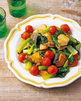 「ブリと小松菜のカレーバターソテー」はあと引くリッチな味わい。やわらかなブリが絶品