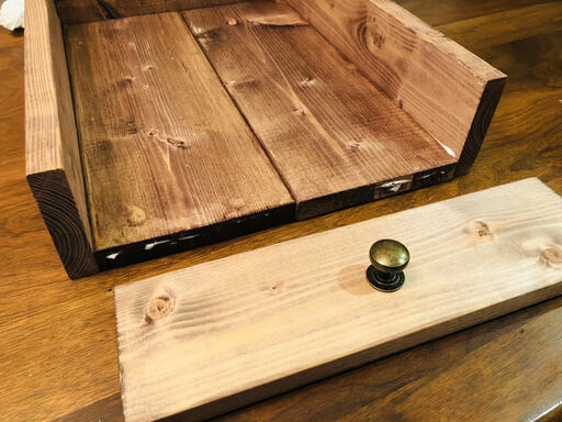 木材を組み合わせて引き出しに