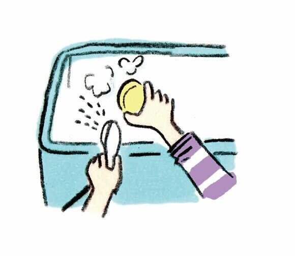 湯アカや石けんカスはパックしてからスポンジでこすり落とす