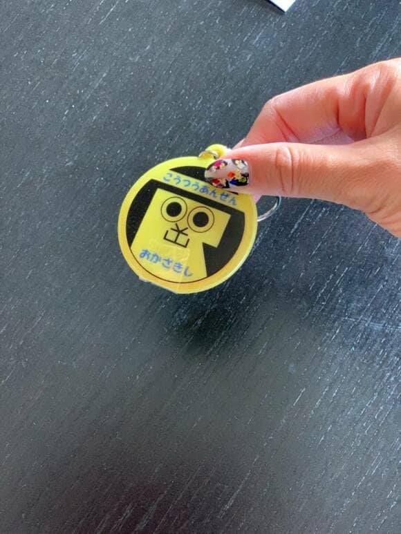 中に磁石を押し込んだキーホルダー