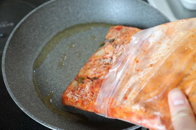 下味冷凍でつくる豚キムチ うま味凝縮で味つけラクちん Esseonline エッセ オンライン