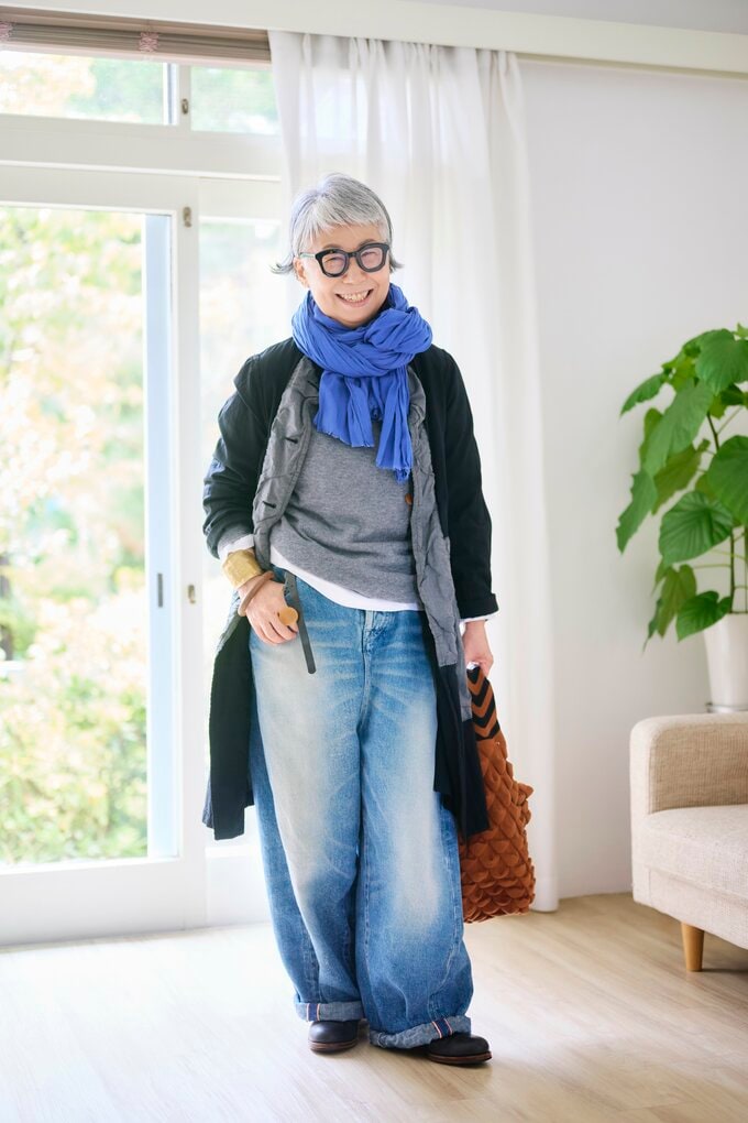 60代の秋コーデ 青、ネイビー