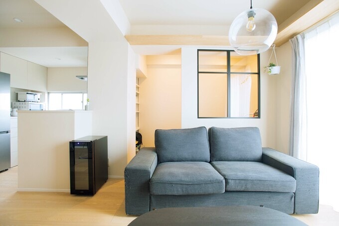 室内窓つきの壁