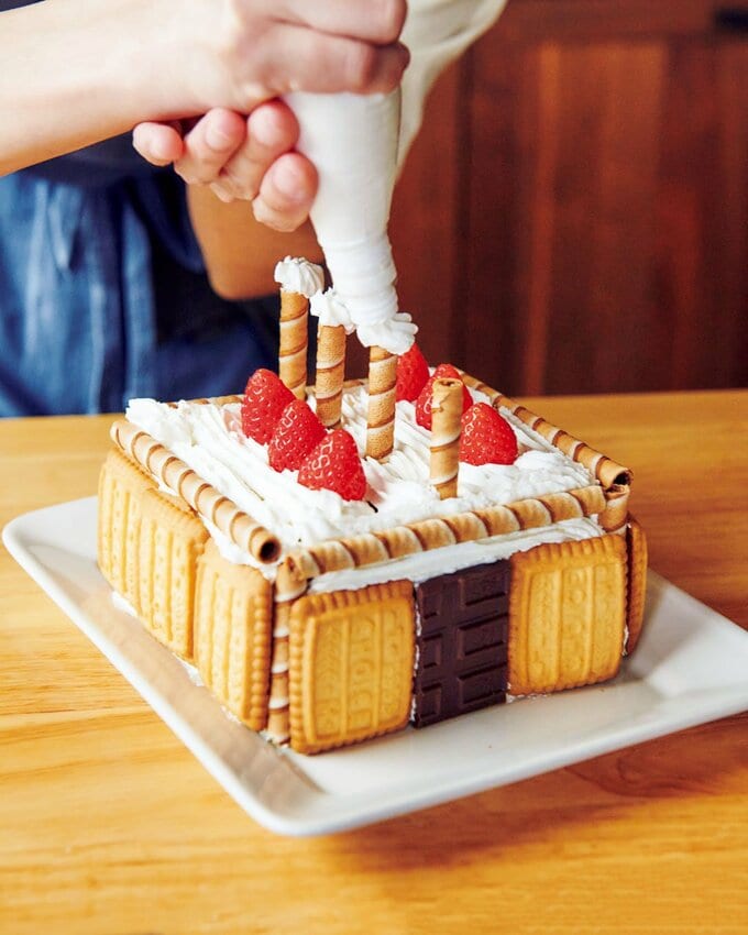 ホイップクリームを絞り出す