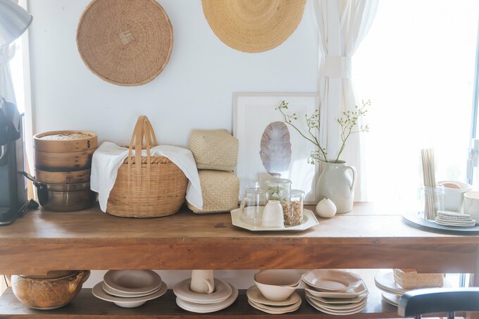 棚に置かれたお気に入りの食器