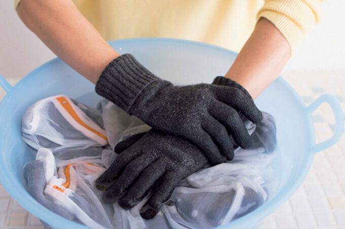 手袋をはめて同時洗い