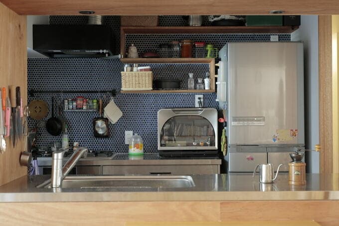 厨房のような無骨なキッチン