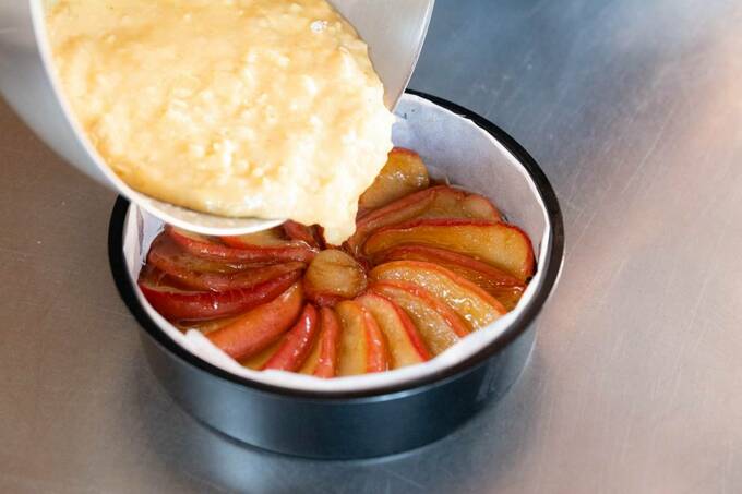 生地を流し入れる